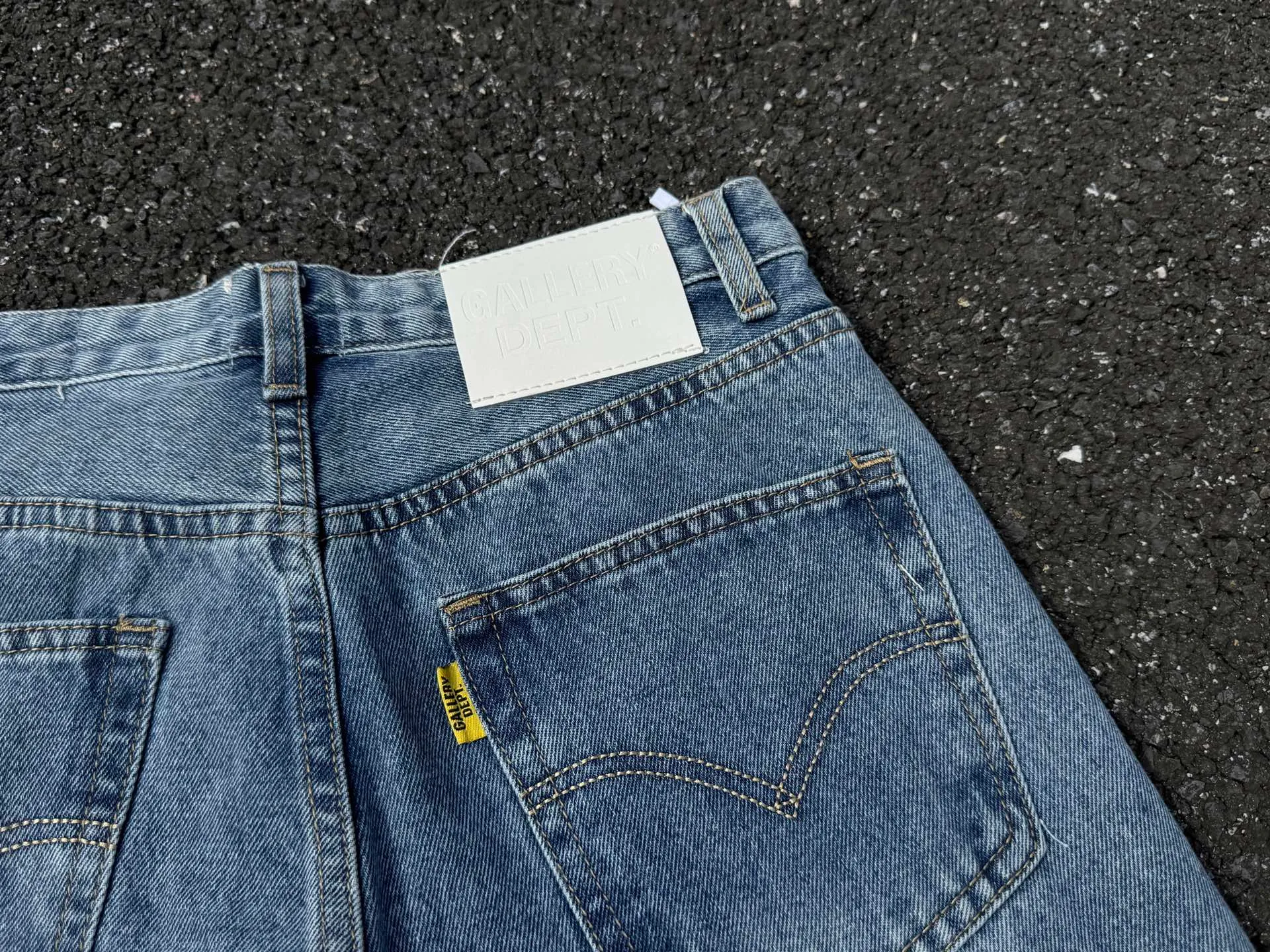 P286💰G77 GALLERY DEPT.G letter patch pudding 5001 denim washed and distressed spliced jeans -Original purchase and pattern making to truly restore the ultimate vintage texture -Original hardware accessories, washed and other elevators, QR code analysis are all purchased from the original factory, high degree of restoration, you are welcome to compare the products~ -Three-dimensional version, loose and comfortable, not picky about the figure, taller and slimmer, factory Seiko, original factory quality control, same style for men and women, can be matched with couples Versatile recommendation: must-have jeans for all seasons Color: blue Size: S-XXL (28-36)